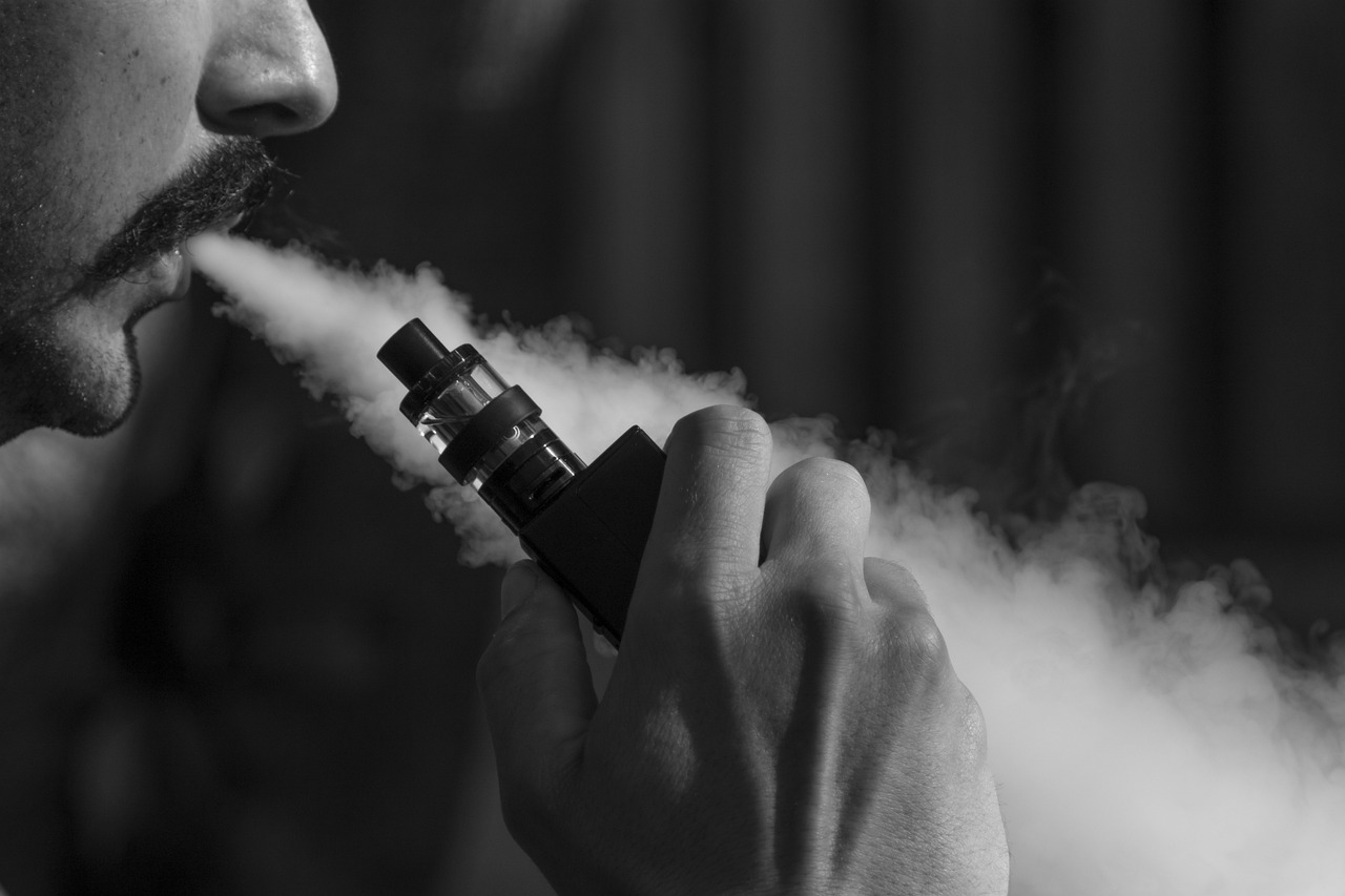 A Breath of Fresh Air: Top Reasons Why Vaping Outshines Smoking